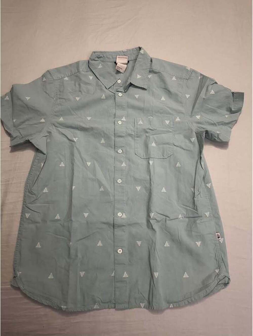 The North Face blue sailboat print button up shirt Mens Size Large